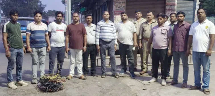 फिरोजाबाद: मोर्निंग चेकिंग में आधा दर्जन घरों में पकड़ी चोरी