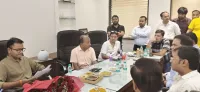 फिरोजाबाद: डीएम ने जयना ग्लास वक्र्स इकाई का किया निरीक्षण, देखी व्यवस्थाएं