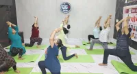 फिरोजाबाद: डांस राइज अकैडमी में धूमधाम से मनाया गया योग दिवस