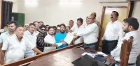 फिरोजाबाद: ऑनलाइन ट्रेडिंग के विरोध में व्यापारियों ने वित्त मंत्री के नाम भेजा ज्ञापन