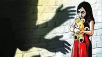 शिकोहाबाद: पड़ोस में सब्जी देकर लौटते समय दस वर्षीय बालिका को मुहल्ले के युवक ने किया अगवा, दुष्कर्म