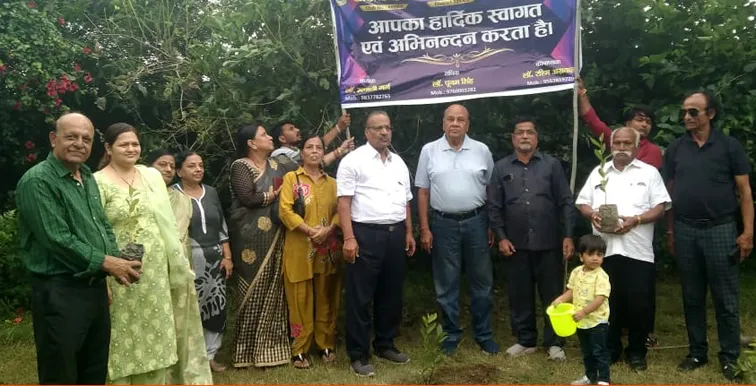 फिरोजाबाद: लायंस क्लब फ्रेंड्स के पदाधिकारियों ने वृक्षारोपण कर दिया पर्यावरण संरक्षण का संदेश