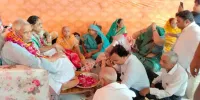 फिरोजाबाद: गुरू पूर्णिमा पर शिष्यों ने गुरूजनों का लिया आशीर्वाद