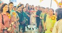 फिरोजाबाद: तीज प्रदर्शनी में महिलाओं ने की जमकर खरीददारी