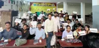 फिरोजाबाद: बीएस आईटीआई कॉलेज में टैबलेट पाकर खिले विद्यार्थी के चेहरे