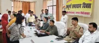 फिरोजाबाद: पारदर्शिता के साथ शिकायतों का निस्तारण करें अधिकारीः डीएम