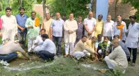 फिरोजाबाद: भाजपा जिलाध्यक्ष ने कार्यकर्ताओं संग एक पेड़ माॅ के नाम लगाकर दिया पर्यावरण संरक्षण का संदेश