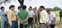 फिरोजाबाद: डीएम ने किया वि.वि की जमीन का निरीक्षण