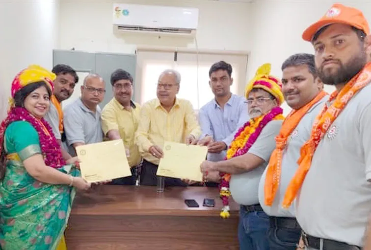 फिरोजाबाद: अखिल भारतीय माथुर वेश्य महासभा के अध्यक्ष पद के लिए मुकेश गुप्ता मामा ने किया नामांकन