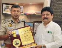 फिरोजाबाद: करबला कमेटी के अध्यक्ष ने उप महानिरीक्षक आगरा से की शिष्टाचार भेंट