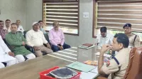 फिरोजाबाद: लेबर काॅलौनी रामलीला महोत्सव समिति के पदाधिकारियो ने एसपी सिटी से की भेंट