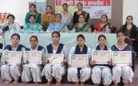 शिकोहाबाद: हिंदी दिवस समारोह में छात्राओं ने दी मनमोहक प्रस्तुति
