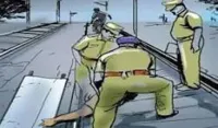 फिरोजाबाद: रेलवे ट्रैक किनारे मिला युवक का शव, परिवार में मचा कोहराम