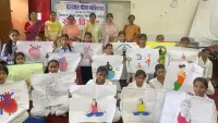 फिरोजाबाद: योगासान और हृदय की संरचना विषय पर आयोजित हुई पोस्टर प्रतियोगिता