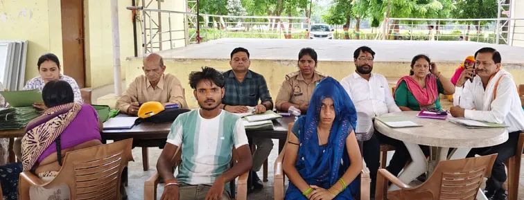 फिरोजाबाद: परिवार परामर्श केंद्र ने तीन परिवारों में कराया मेल, घर वापसी 