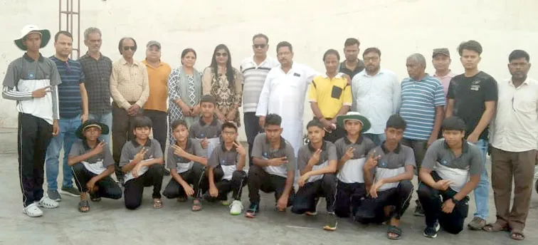 फिरोजाबाद: जिला स्कूल क्रिकेट एसोसिएशन अंडर 14 की टीम बरेली के लिए हुई रवाना