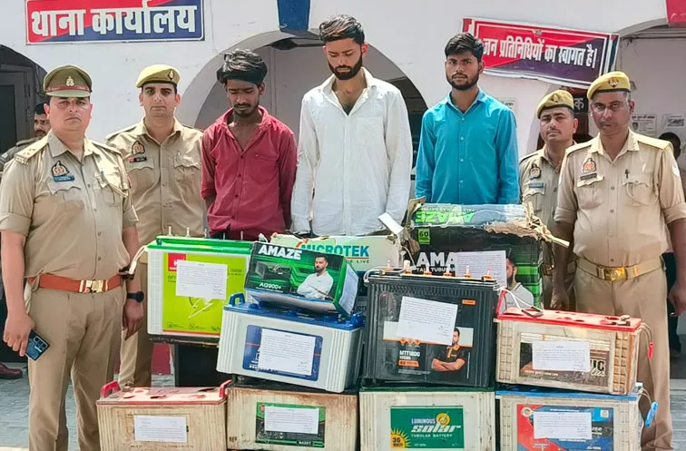 फिरोजाबाद 14 दिन पूर्व चुराई 18 बैटरी बरामद, तीन गिरफ्तार