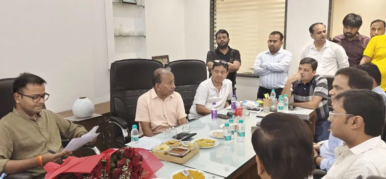 फिरोजाबाद: डीएम ने जयना ग्लास वक्र्स इकाई का किया निरीक्षण, देखी व्यवस्थाएं