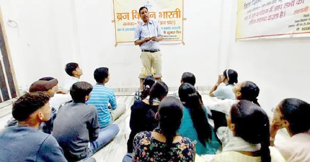 सिरसागंज: विज्ञान कैम्प में नींबू में से खून निकालने के ढोंग का बताया राज