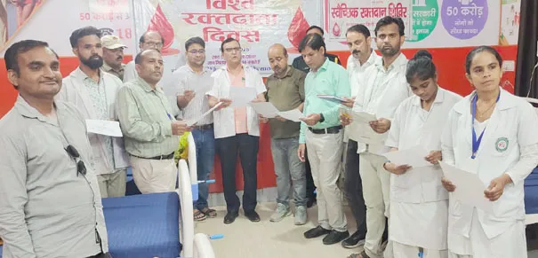 शिकोहाबाद: रक्तदान संगोष्ठी में लोगों को रक्तदान करने के लिए किया प्रेरित