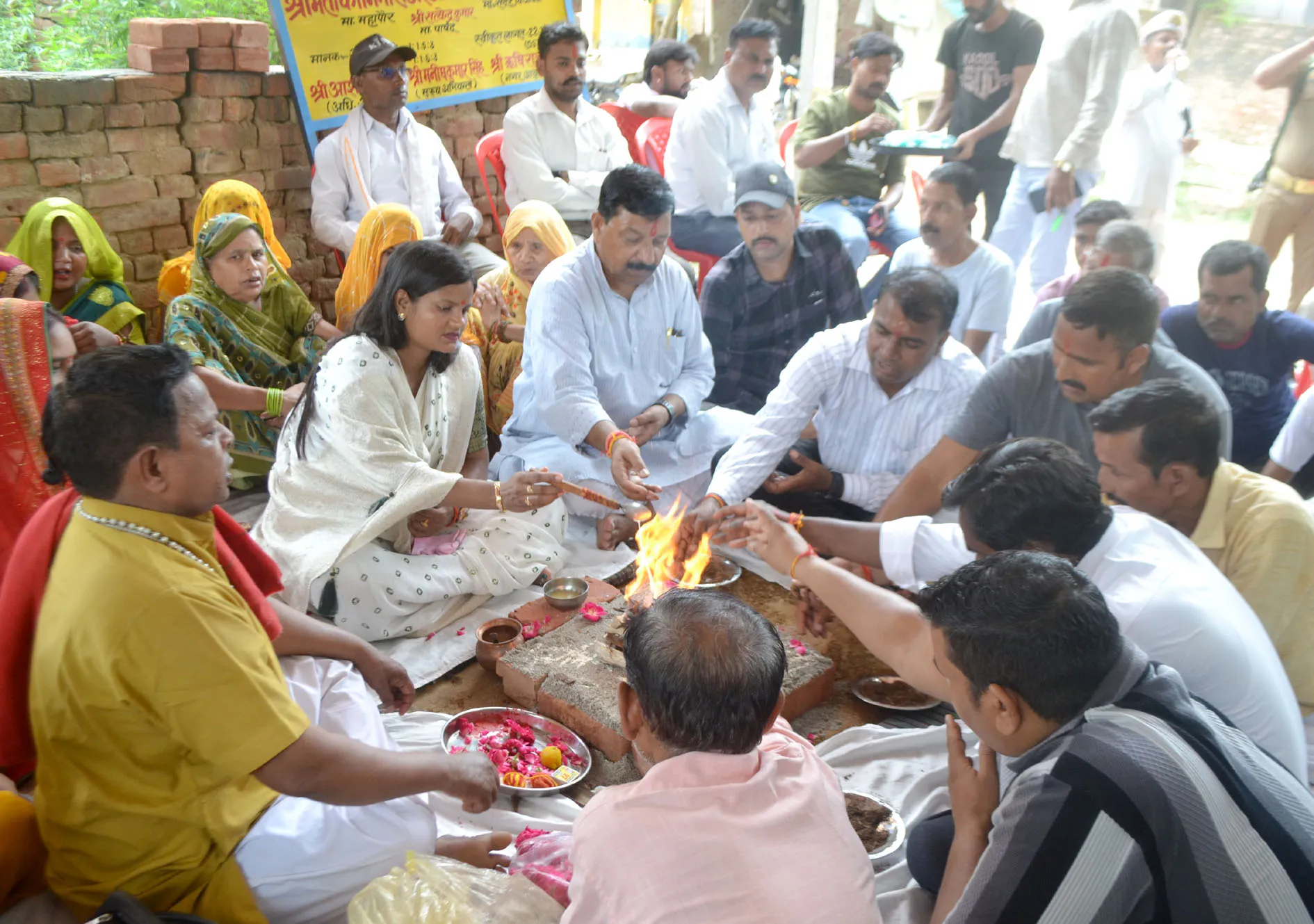 फिरोजाबाद: महापौर ने दो वार्डो में रखी निर्माण कार्य की आधारशिला