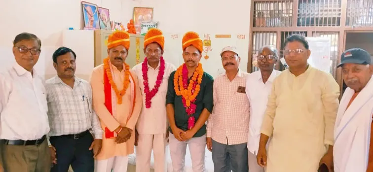 फिरोजाबाद: प्रजापति समाज ने यशवर्धन और आर्यन का किया सम्मान