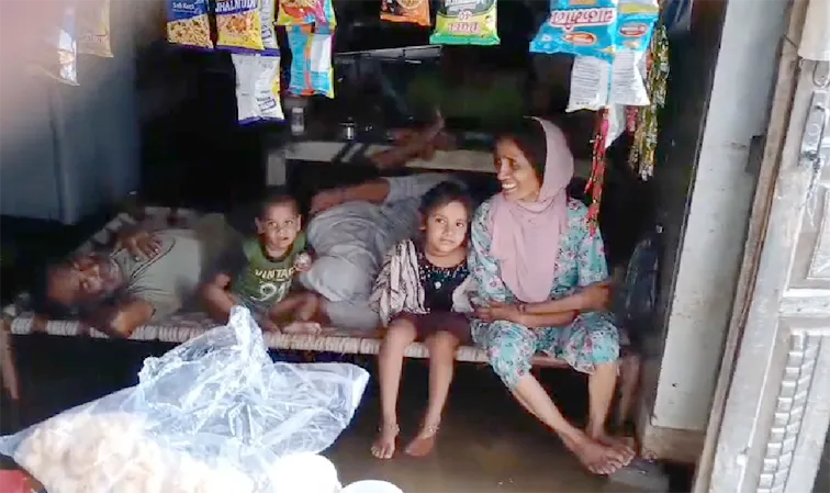 फिरोजाबाद: जरा सी बारिश में मकान बन गए तलैया