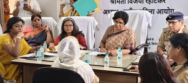 फिरोजाबाद: राष्ट्रीय महिला आयोग की अध्यक्ष ने सुनी महिलाओं की समस्या, कराया निस्तारण