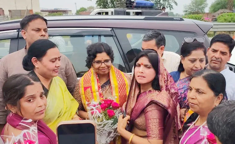 टूंडला: महिला आयोग की राष्ट्रीय अध्यक्ष का भाजपाइयों ने किया स्वागत