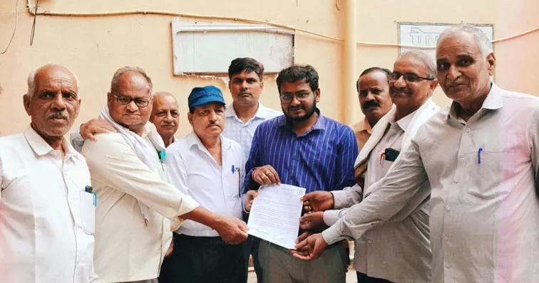 फिरोजाबाद: अधिवक्ता संघर्ष समिति ने एसडीएम सदर को सौंपा ज्ञापन