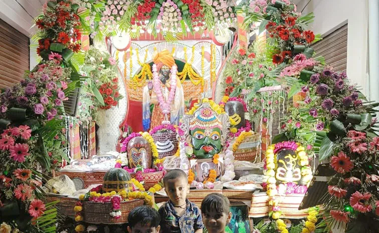 शिकोहाबाद: धूमधाम से निकली नर्मदेश्वर महाराज की पालकी यात्रा