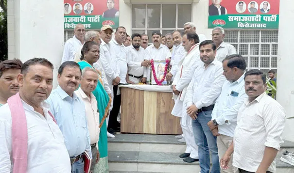 फिरोजाबाद: वीरांगना महारानी दुर्गावती के बलिदान दिवस पर किया नमन