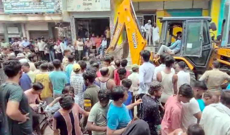 फिरोजाबाद: शहर में अतिक्रमण पर गरजा महाबली