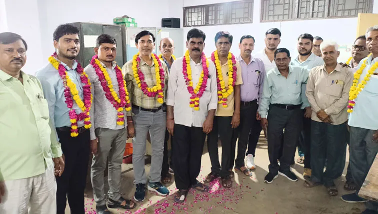 फिरोजाबाद: चतुर्थ श्रेणी कर्मचारी संघ चकबंदी विभाग की कार्यकारिणी का निर्विरोध चुनाव हुआ सम्पन्न