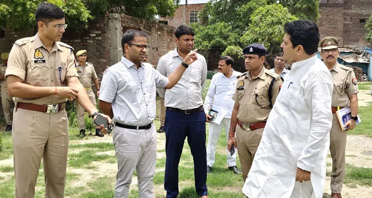 फिरोजाबाद: डीएम, एसएसपी ने मोहर्रम को लेकर मुस्लिम धर्मगुरूओं के साथ की बैठक