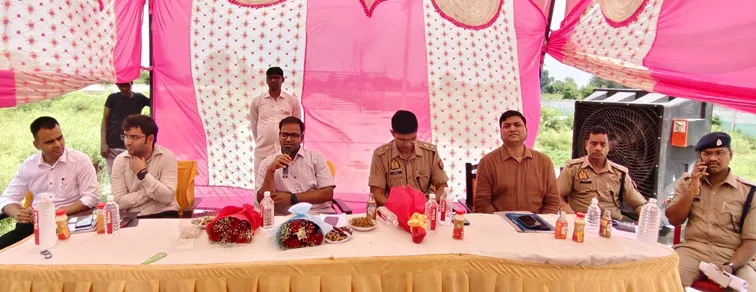 टूंडला: डीएम, एसएसपी ने कांवड़ यात्रा मार्ग का किया निरीक्षण, देखी व्यवस्थाएं