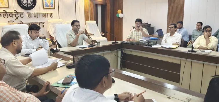 फिरोजाबाद: कार्य में शिथिलता बर्दाश्त नही की जाएगी-डीएम