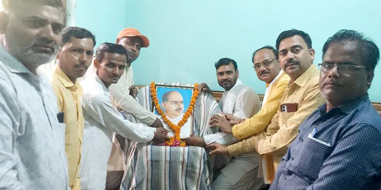 फिरोजाबादड:  श्यामा प्रसाद मुखर्जी बलिदान दिवस पर किया वृक्षारोपण