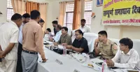 फिरोजाबाद: डीएम-एसएसपी ने संपूर्ण समाधान दिवस में सुनी लोगों की फरियाद