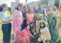 फिरोजाबाद: महापौर ने स्वयंसेवी संगठनों की महिलाओं के संग किया वृक्षारोपण