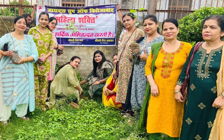 फिरोजाबाद: महिला शक्ति ने पौधारोपण कर दिया पर्यावरण संरक्षण का संदेश
