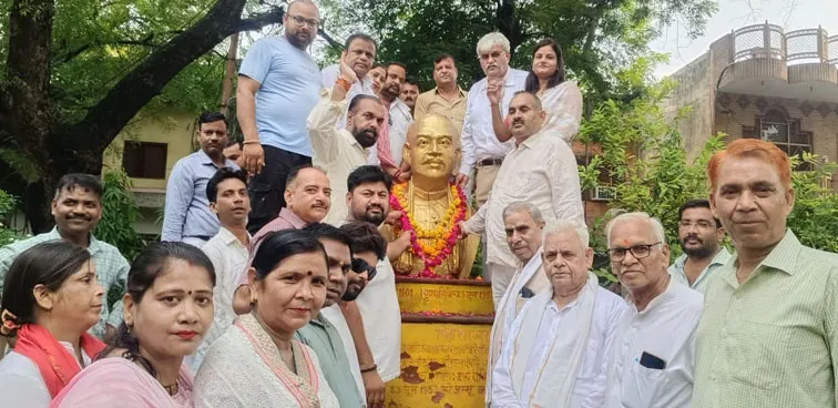 फिरोजाबाद: सुहागनगरी में भारतीय जनसंघ के संस्थापक डाॅ श्यामा प्रसाद मुखर्जी की मनाई गई जन्म जयंती