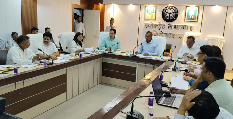 फिरोजाबाद: खाद्य आयुक्त ने सुनी कोटेदारों की समस्याएं