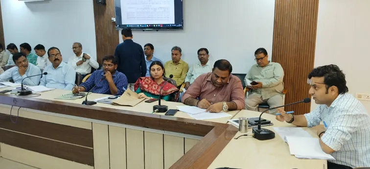 फिरोजाबाद: कर करेत्तर की बैठक में कम वसूली पर चिंता जताई