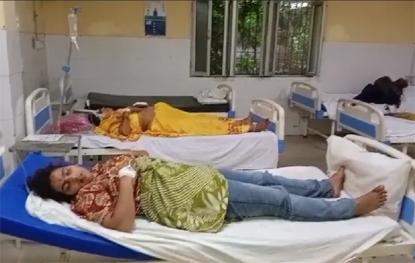 शिकोहाबाद: खाटू श्याम के दर्शन कर लौट रहे श्रद्धालुओं की कार डिबाइडर से टकराई