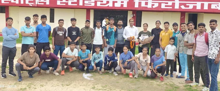 फिरोजाबाद: नवागत कबड्डी प्रशिक्षक शशी प्रभा का खिलाड़ियों ने किया स्वागत