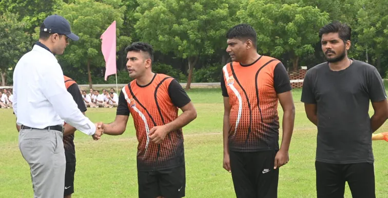 फिरोजाबाद: 18 वीं अन्तर्जनपदीय पुलिस फुटबॉल प्रतियोगिता शुरू