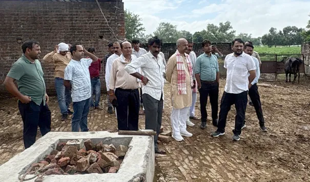 फिरोजाबाद: गौशाला के निरीक्षण में मिली अव्यवस्थाएं
