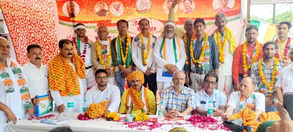 फिरोजाबाद: कांग्रेस कार्यालय पर नौ ब्लाक अध्यक्षों को दिलाई शपथ