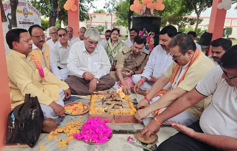 फिरोजाबाद: जिला कारागार में खाली स्थानों पर पडे़गा टीनशेड, नगर विधायक ने किया भूमि पूजन